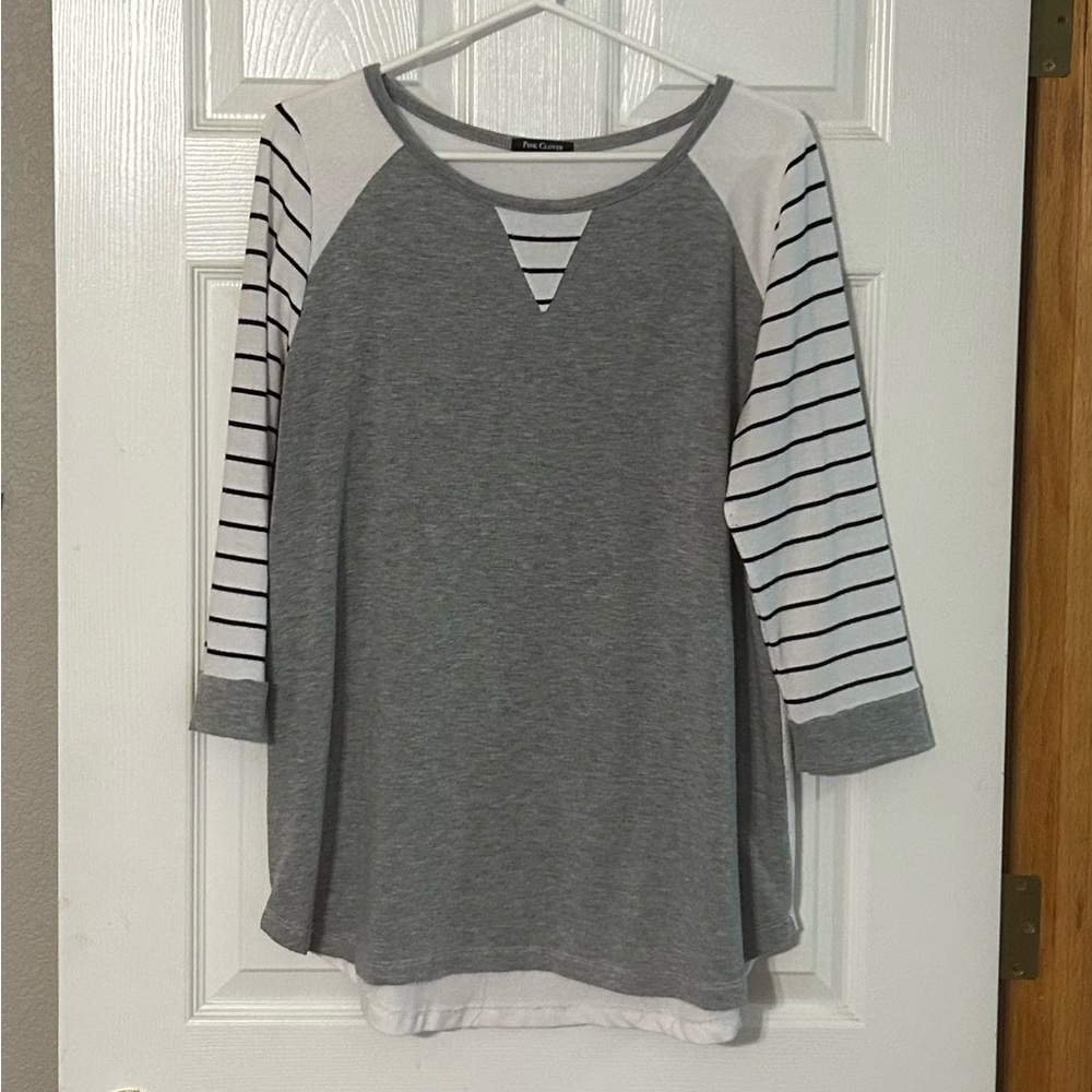 Pink‎ Clover Gray and Black Striped 3/4 Sleeve Relaxed Blouse